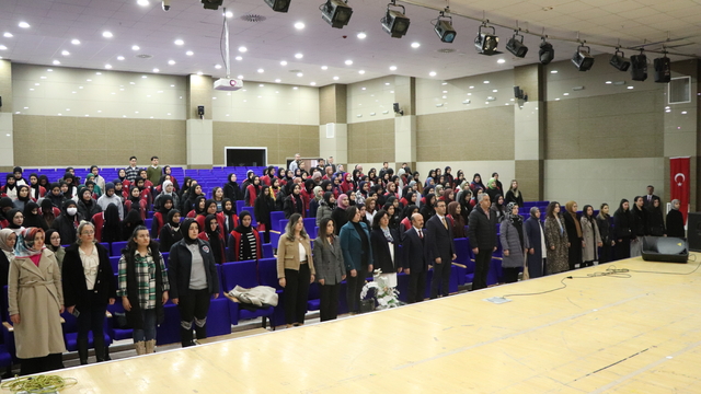 Şarkışla'da 8 Mart Dünya Kadınlar Günü dolayısıyla söyleşi düzenlendi