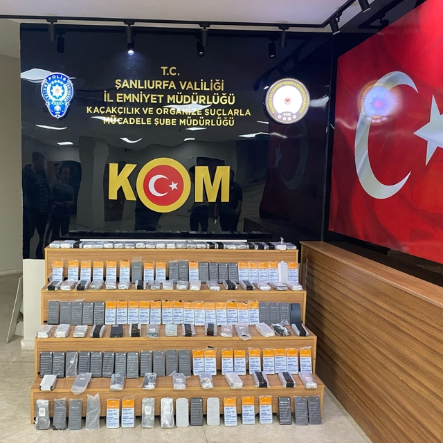 Şanlıurfa'da gümrük kaçağı 345 cep telefonu ele geçirildi