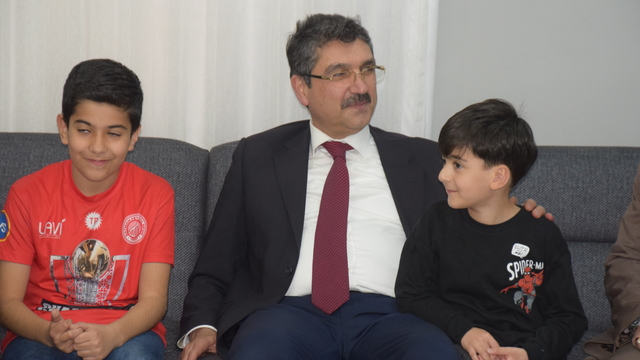 AK Parti Batman Milletvekili Ferhat Nasıroğlu'ndan sahurda ziyaret
