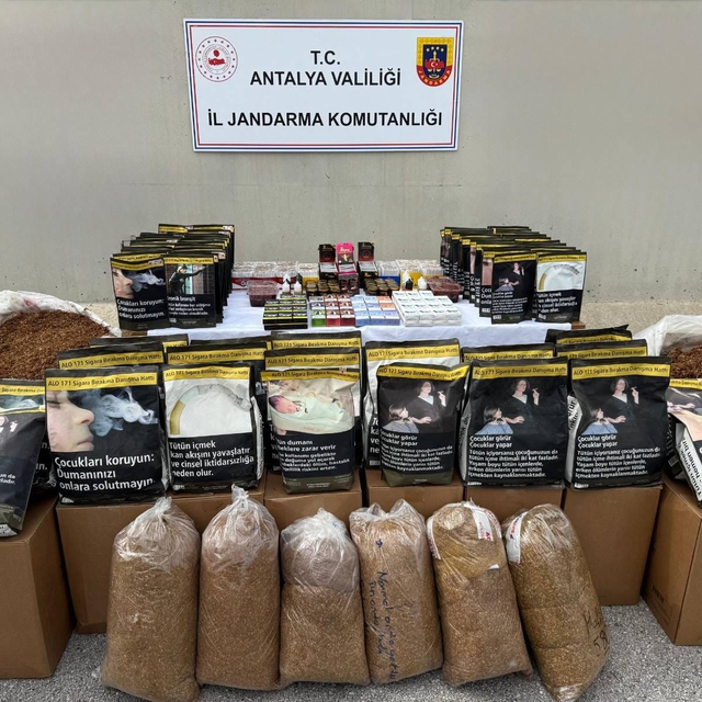 Antalya'da 400 kilogram kaçak tütün ele geçirildi