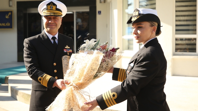 Kadın bahriyeliler, TCG Nusret Gemisi ile Çanakkale Boğazı'ndaki seyir faaliyetine katıldı