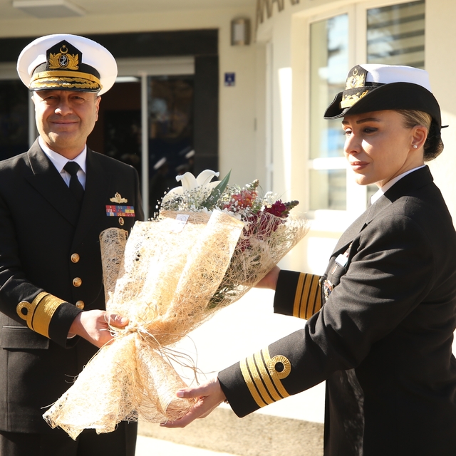 Kadın bahriyeliler, TCG Nusret Gemisi ile Çanakkale Boğazı'ndaki seyir faal...