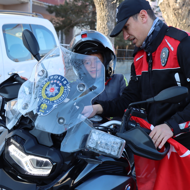 Erzincan'da çocuğun yunus polisleriyle tanışma hayalini Vali gerçekleştirdi
