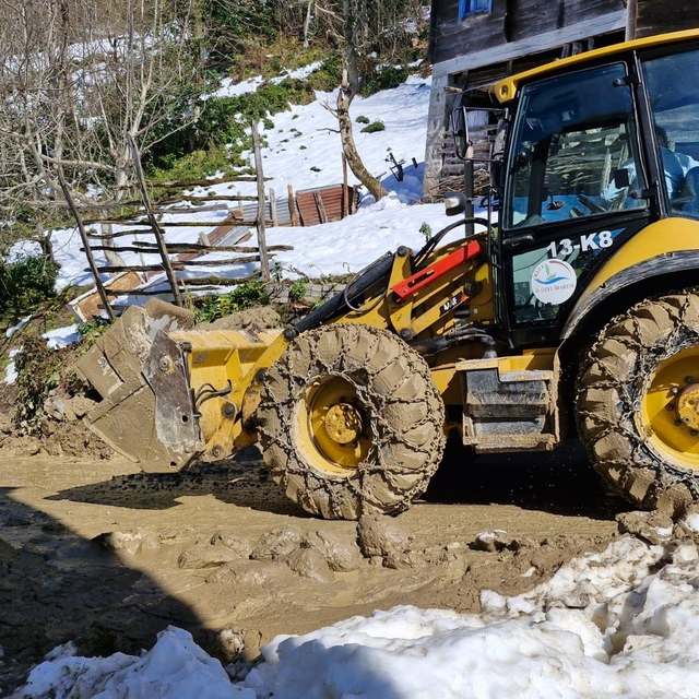 Rize'de heyelan; 4 ev tedbir amaçlı tahliye edildi