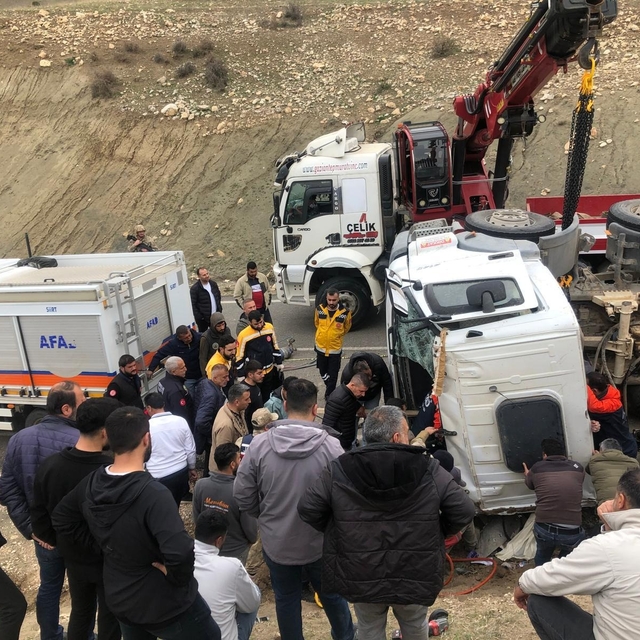 Siirt'te devrilen beton mikserinin sürücüsü öldü