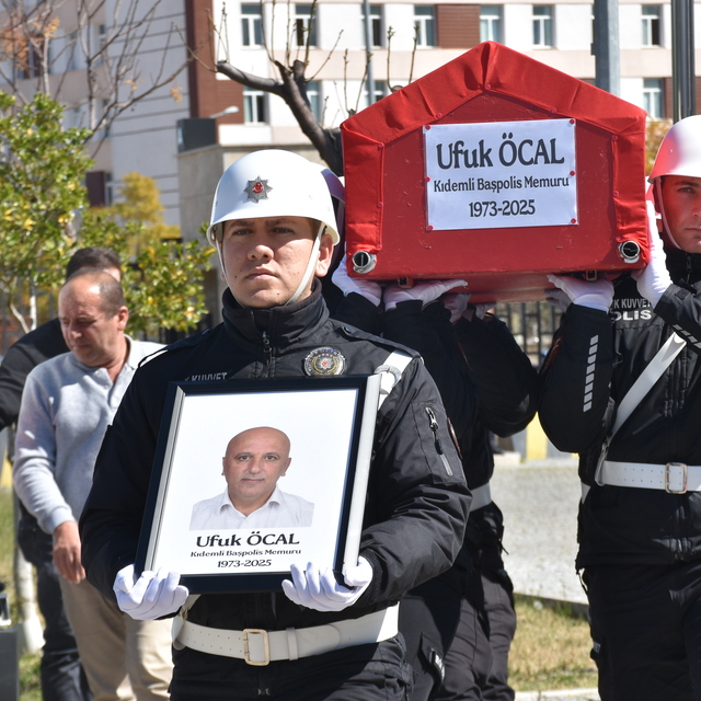 Antalya'da akciğer kanserinden yaşamını yitiren polis memuru için tören dü...