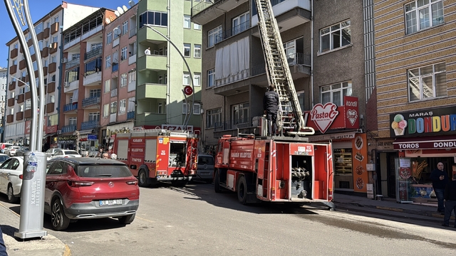 Karabük'te apartmanın çatısında çıkan yangın söndürüldü