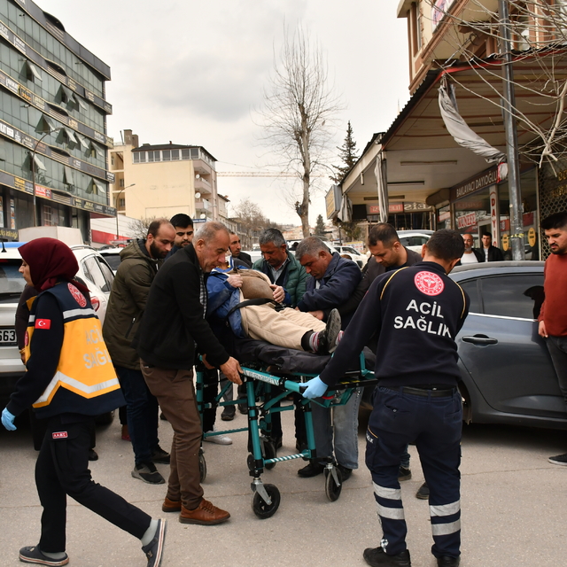 Adıyaman'da otomobilin çarptığı yaya yaralandı