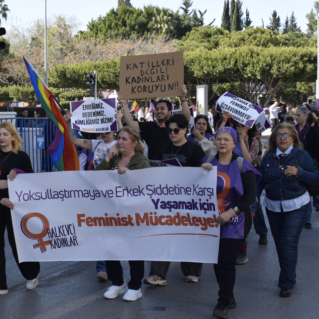 Antalya'da 8 Mart yürüyüşü