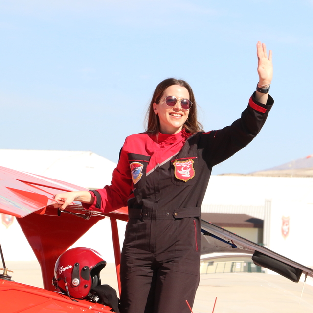 Akrobasi pilotu Semin Öztürk Şener'den 'Kadınlar Günü'ne özel gösteri