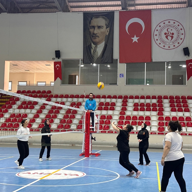 Amasya'da "8 Mart Dünya Kadınlar Günü: Evinin Sultanları" voleybol turnuvas...