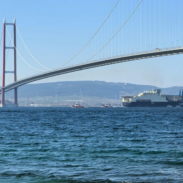 Boru döşeme gemisi, Çanakkale Boğazı'ndan geçti