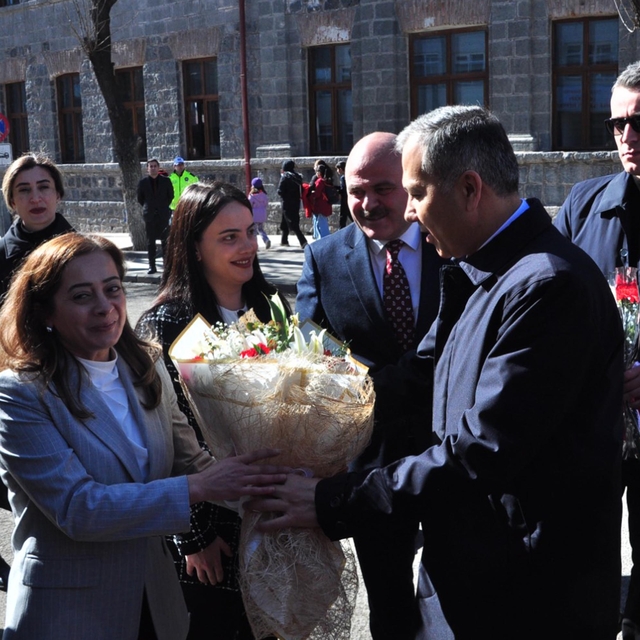 Bakan Yerlikaya: Kanunlar ortadayken sahipsiz köpekler tarafından bir bebeğ...