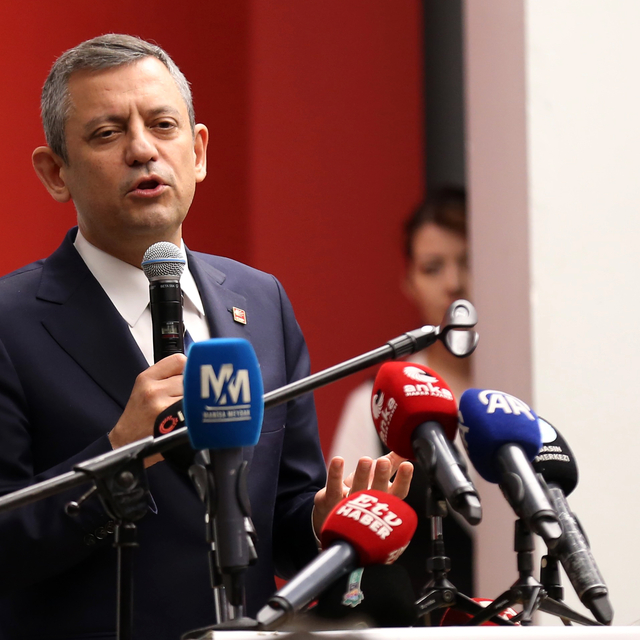 CHP Genel Başkanı Özel, Manisa'da panele katıldı