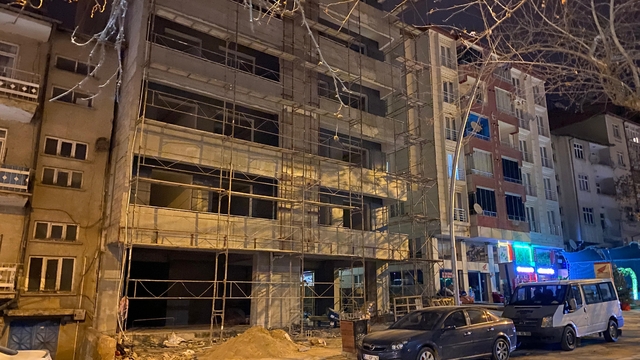 İnşaat halindeki binada asansör boşluğuna düşüp, öldü