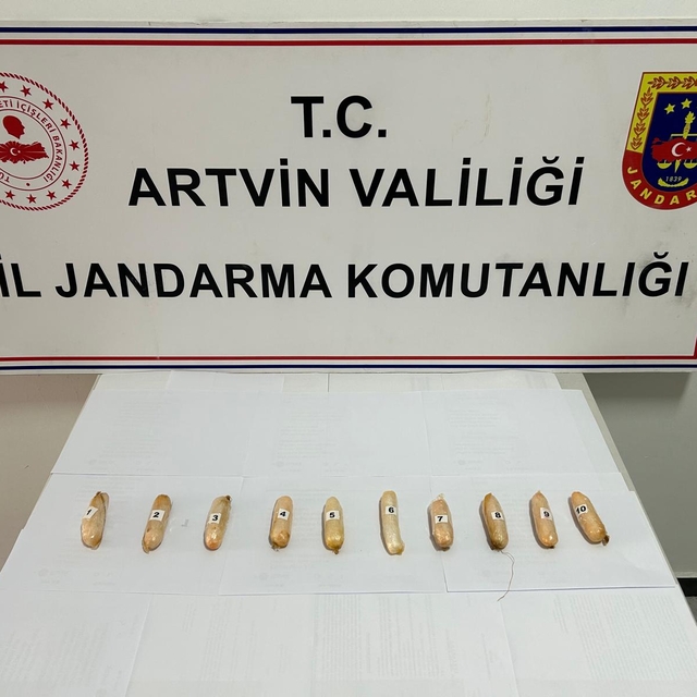 Artvin'de bağırsaklarında uyuşturucu bulunan İran uyruklu şüpheli gözaltına...