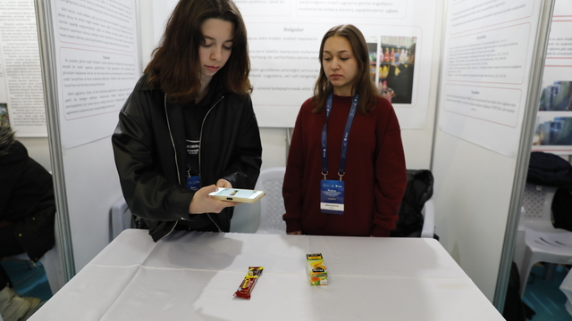 Liselilerden görme engellilere markette kolaylık sağlamak için mobil uygulama