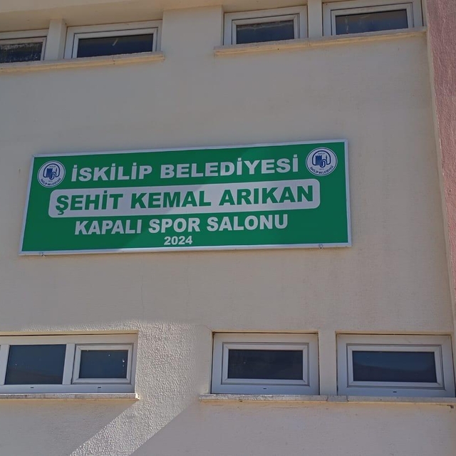 Şehit diplomat Kemal Arıkan'ın ismi spor salonuna verildi