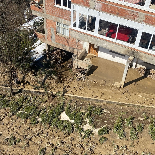 Rize'deki heyelanda tahliye edilen ev sayısı 16'ya çıktı