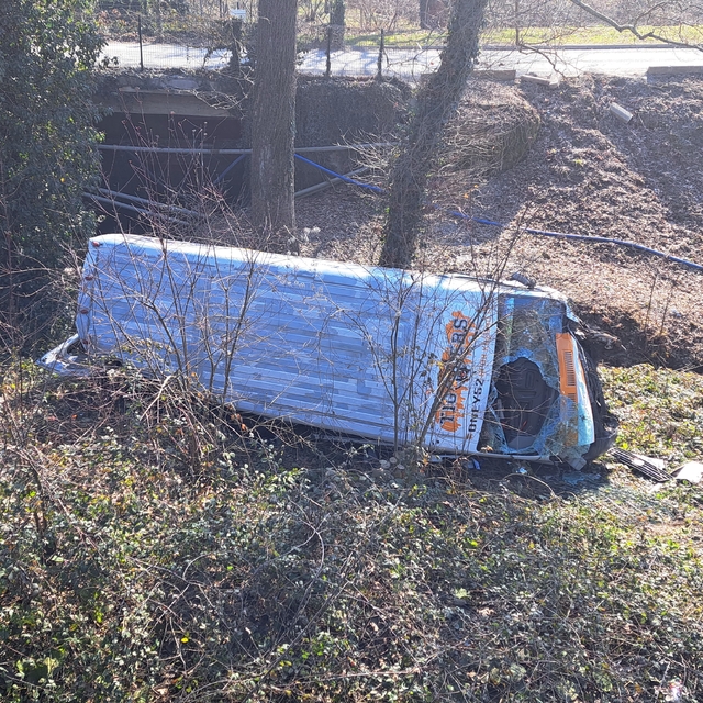 Ordu'da otomobilin servis minibüsüne çarptığı kazada 6'sı çocuk 8 kişi yara...