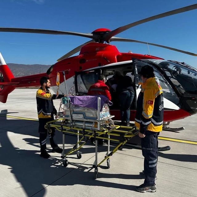 Tokat'ta ambulans helikopter 14 günlük bebek için havalandı