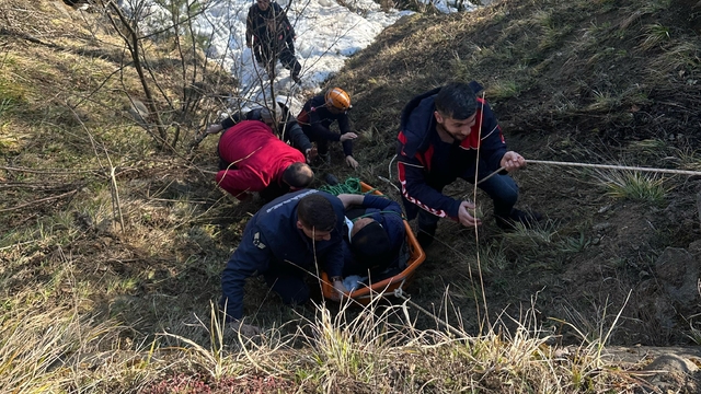 Artvin'de dereye düşen kişi kurtarıldı