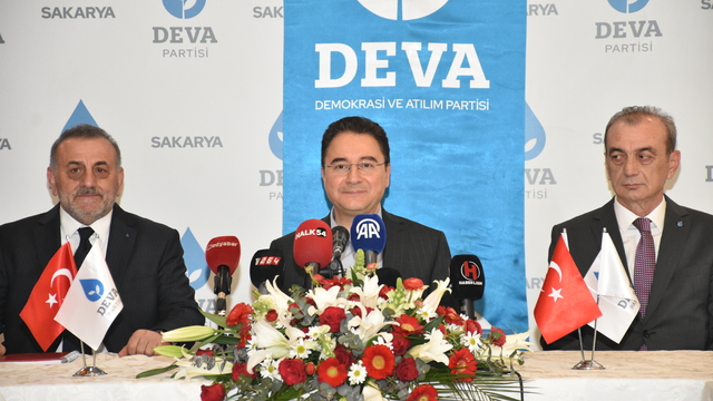 DEVA Partisi Genel Başkanı Babacan, Sakarya'da basın mensuplarıyla buluştu