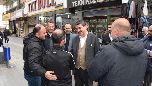 AK Parti Batman Milletvekili Nasıroğlu esnaf ve vatandaşlarla görüştü