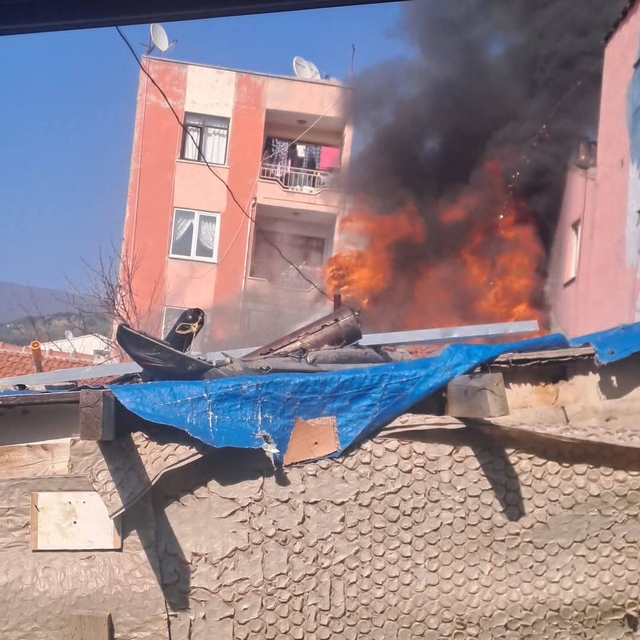 Erdek'te ev yangını hasara yol açtı