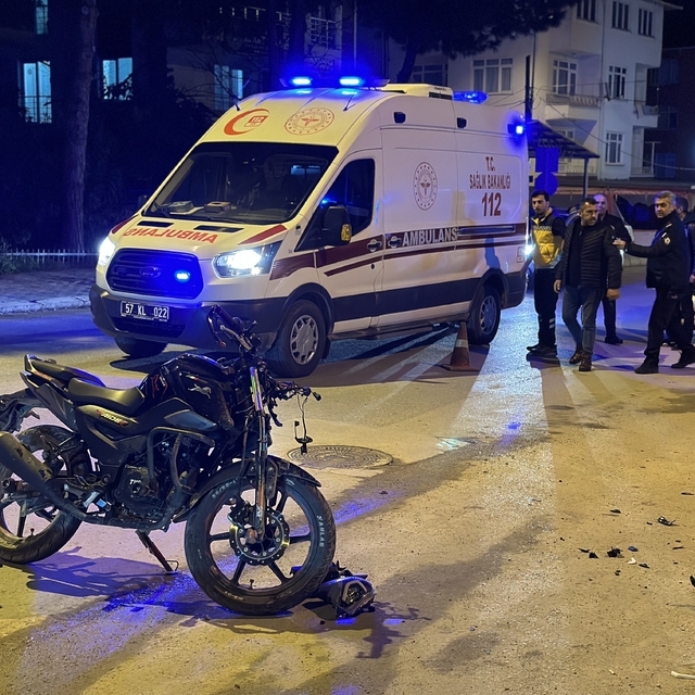 Sinop'ta taksiyle çarpışan motosikletin sürücüsü yaralandı