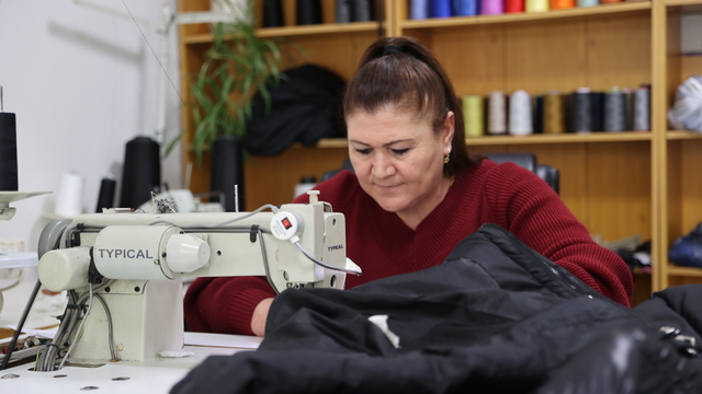 Nevşehir'de kadın terzi 33 yıldır mesleğini severek yapıyor