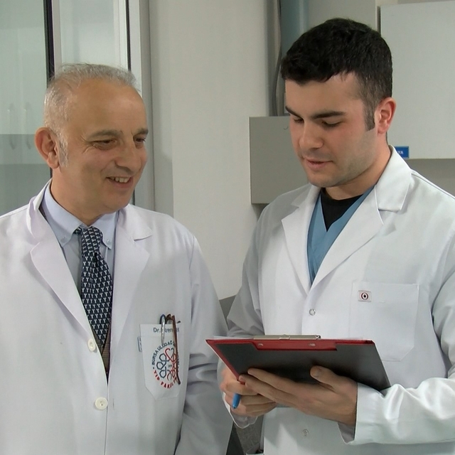 Doktor baba-oğul birlikte hayat kurtaracak