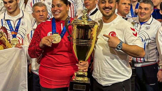 Trabzonspor'un milli boksörü Havvanur Kethüda, Dünya Şampiyonu oldu