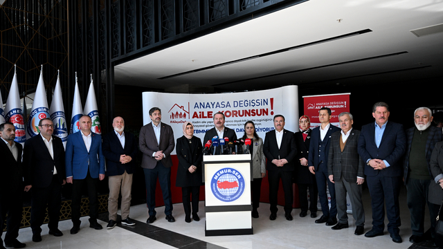 Memur-Sen'den "Aile Yılında Anayasa Değişsin, Aile Korunsun" imza kampanyası