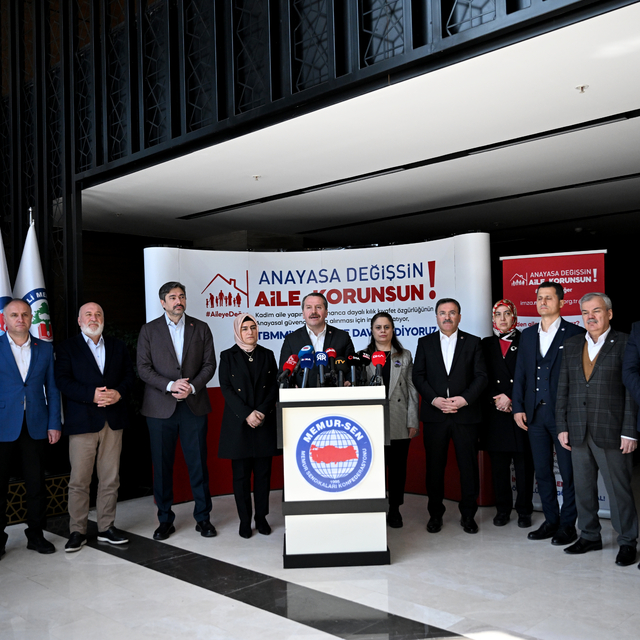 Memur-Sen'den "Aile Yılında Anayasa Değişsin, Aile Korunsun" imza kampanyas...
