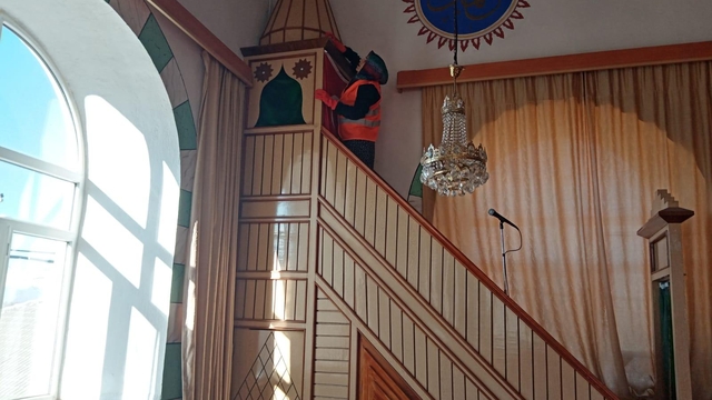 Camilerde ramazan temizliği yapılıyor