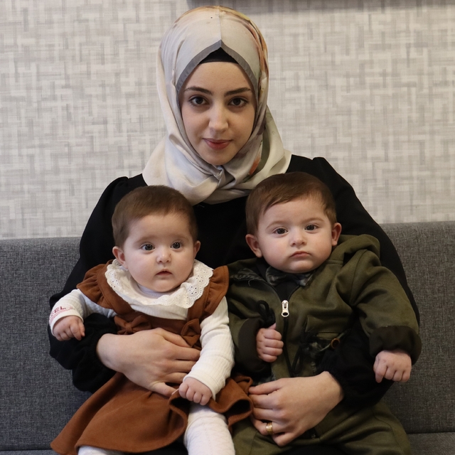 Böbrek nakli sonrası ikiz bebek mutluluğu yaşadı