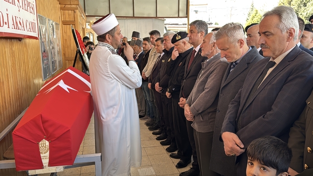 Karabük'te vefat eden Kıbrıs gazisi Kazım Sezer, son yolculuğuna uğurlandı