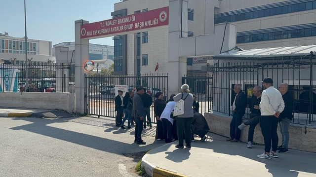 Antalya'da kadın hemşire 2 ay önce evlendiği meslektaşı tarafından bıçak ve satırla öldürüldü