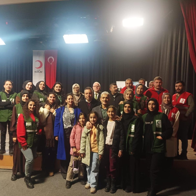 Van'da Yeşilay ve Kızılay iş birliğinde programlar düzenlendi