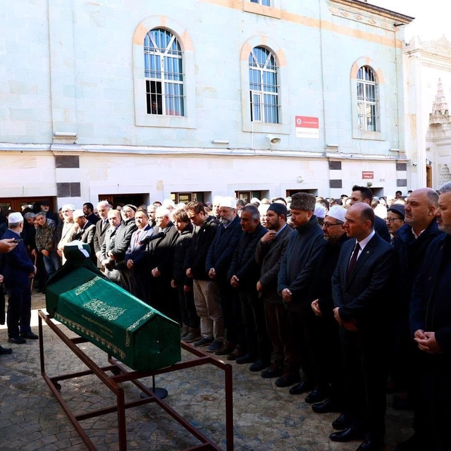 Bereketzade Camisi'nin emekli imam hatibi Yağcıoğlu son yolculuğuna uğurlan...