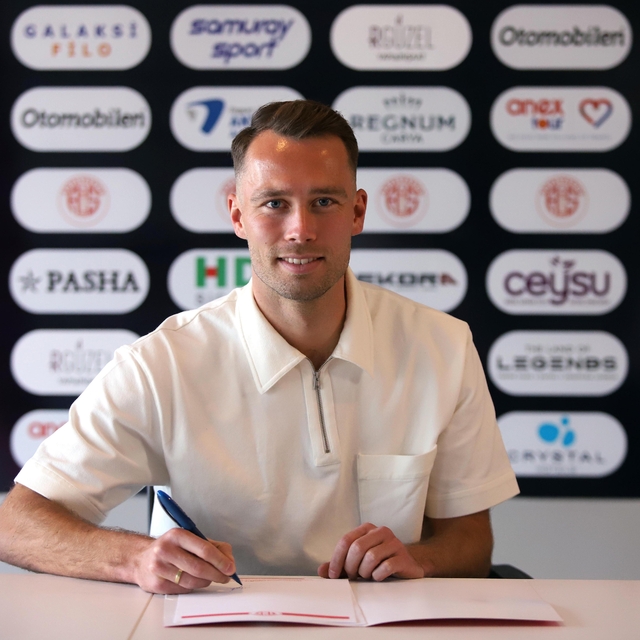 Antalyaspor, Hollandalı oyuncu Van de Streek ile sözleşme uzattı