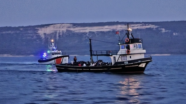 Çanakkale açıklarında 109 düzensiz göçmen yakalandı