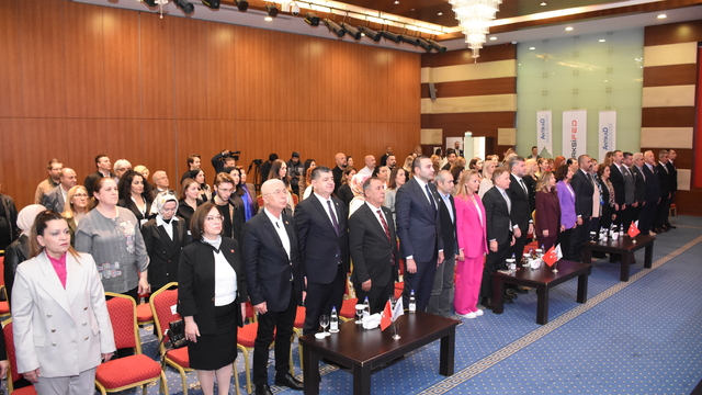 Antalya'da "Tarihsel Süreçte ve Günümüzde Kadının Siyasetteki Yeri" konulu panel düzenlendi