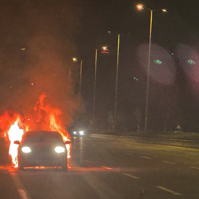 Ankara'da bir araçta çıkan yangın söndürüldü