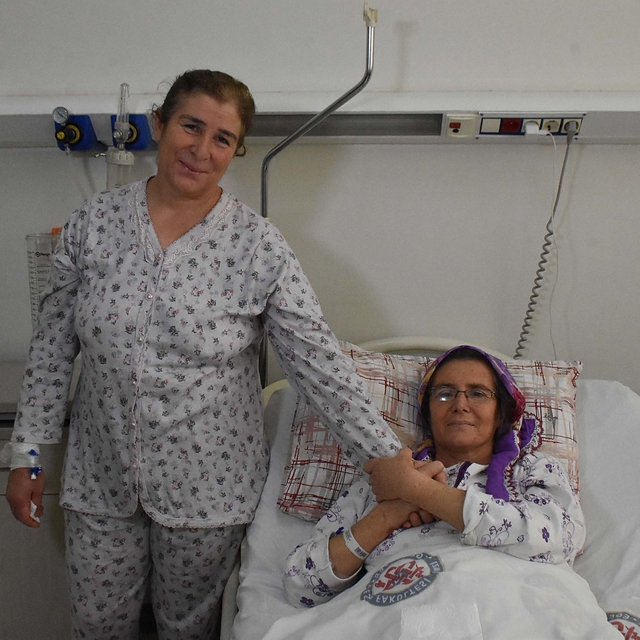 Ablasının böbreğiyle yaşama tutundu