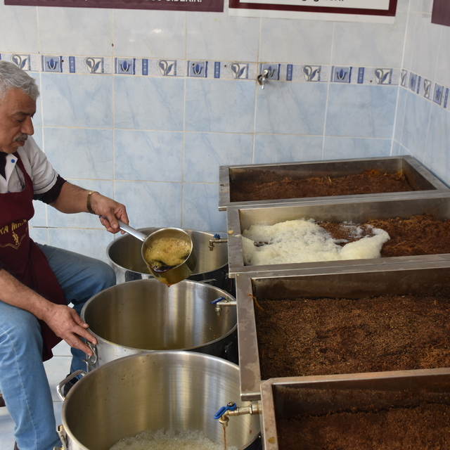 Gastronomi kentinin iftar sofralarındaki vazgeçilmez içeceği: "Meyan şerbet...