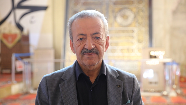 Kabe taşı ve örtüsü ramazanda Eski Cami'nin ziyaretçi sayısını artırdı