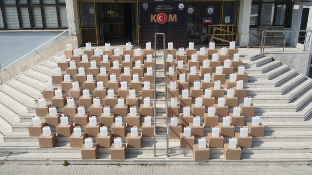 Denizli'de sahte içki operasyonunda 3 şüpheli yakalandı