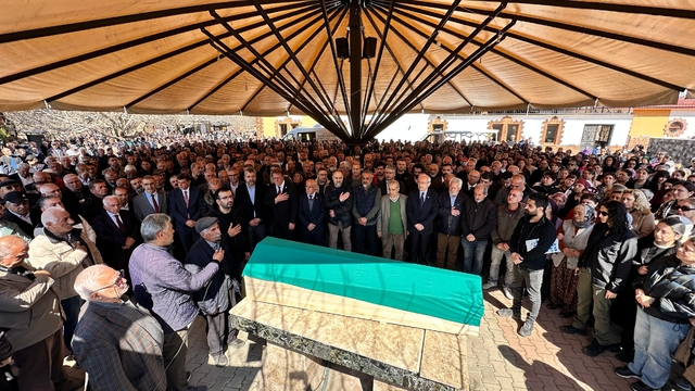 Kılıçdaroğlu, kuzeninin cenaze törenine katıldı